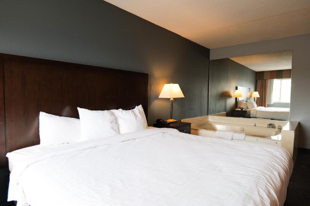 Baymont By Wyndham Flint Airport North Hotell Eksteriør bilde