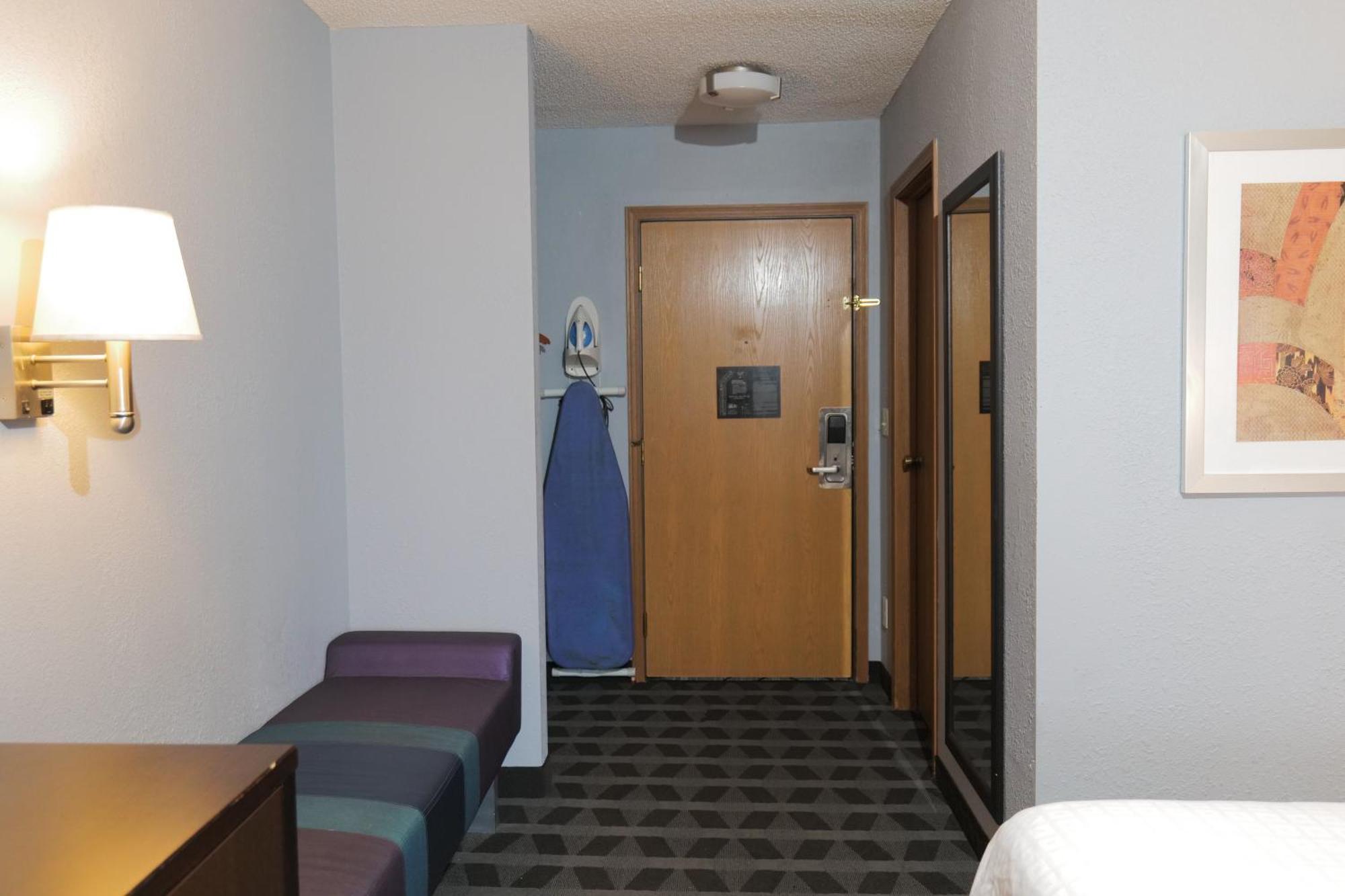 Baymont By Wyndham Flint Airport North Hotell Eksteriør bilde
