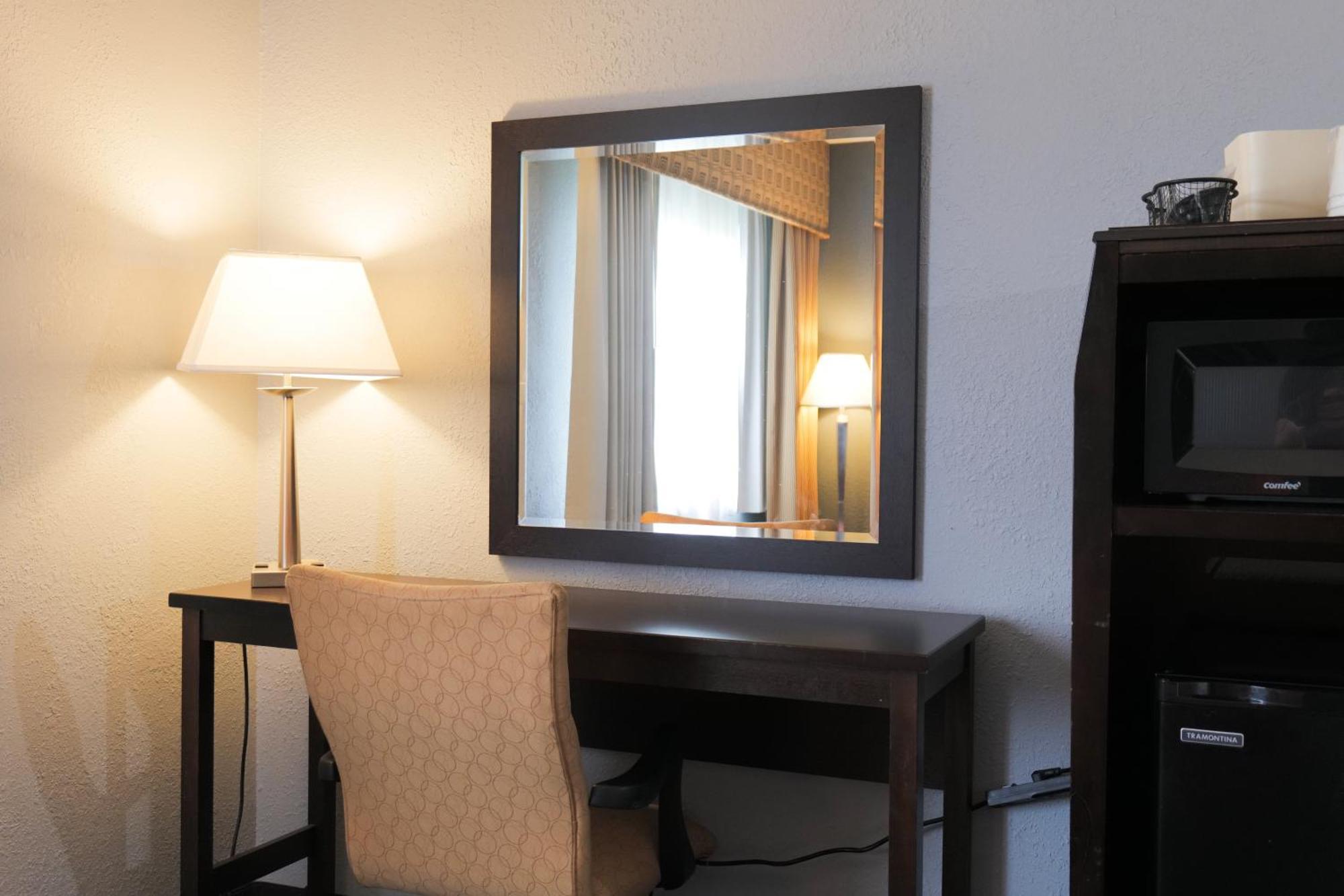 Baymont By Wyndham Flint Airport North Hotell Eksteriør bilde