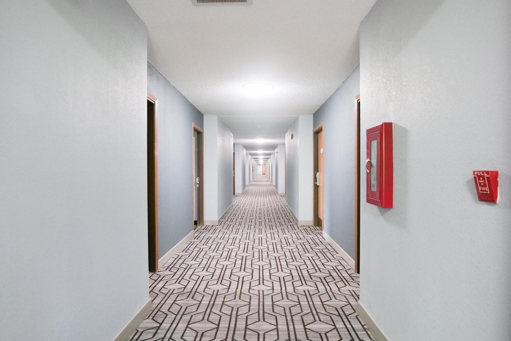 Baymont By Wyndham Flint Airport North Hotell Eksteriør bilde